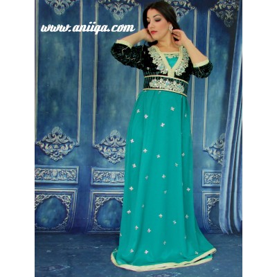 caftan marocain tendance et moderne en velours et mousseline vert , 