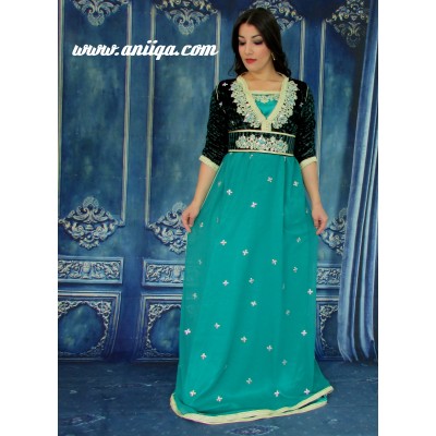 caftan marocain tendance et moderne en velours et mousseline vert , 