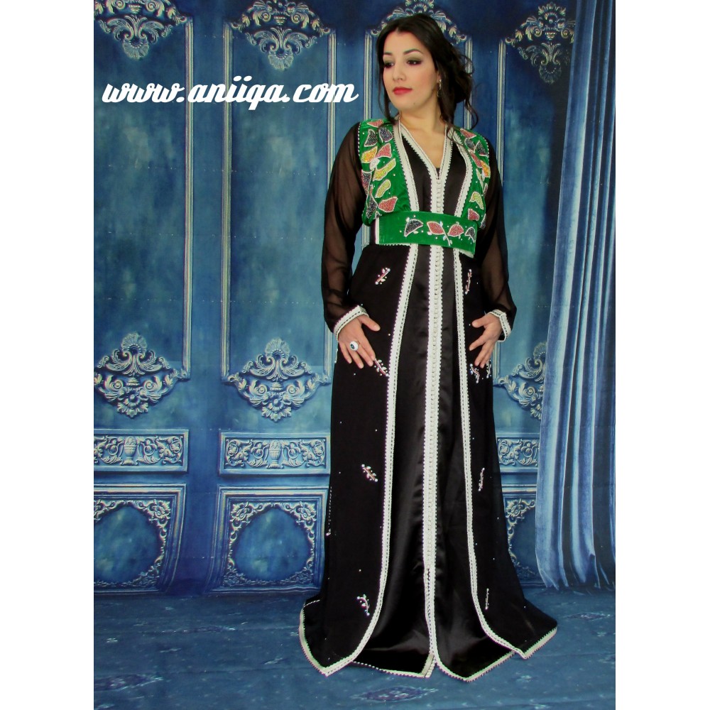 takchita marocaine noire et verte, en velours et satin de soie brodée et perlée, tendance et moderne 2018/2019