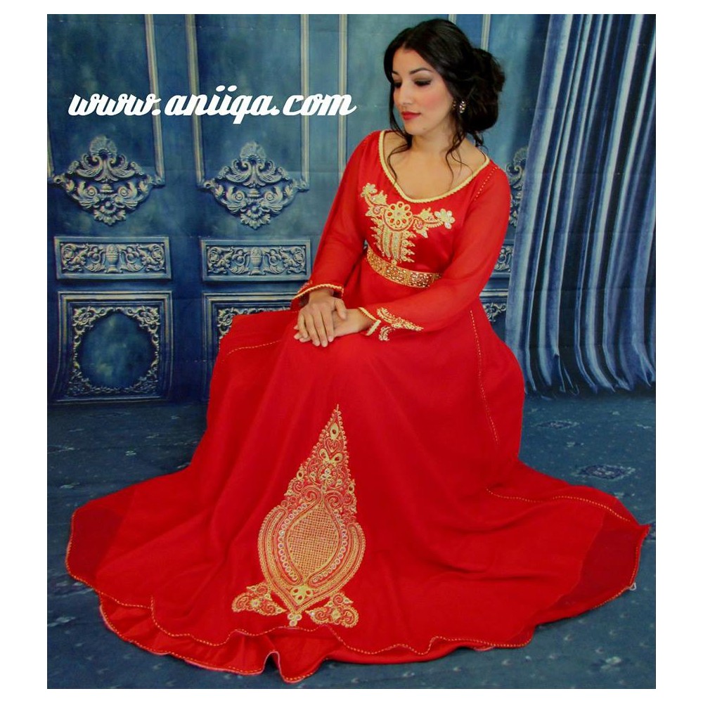 Robe orientale marocaine moderne 2018/2019 , rouge tendance, coupe cloche , mousseline et satin , broderies et perlage