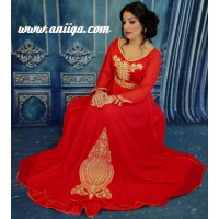 Robe orientale marocaine moderne 2018/2019 , rouge tendance, coupe cloche , mousseline et satin , broderies et perlage