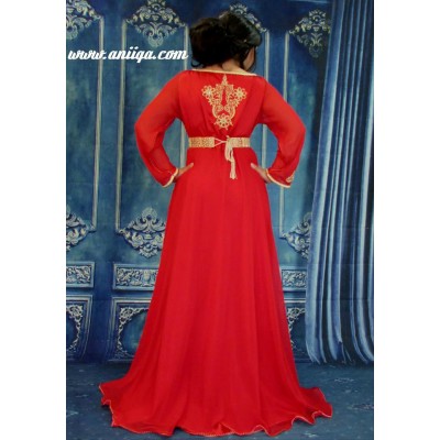 Robe orientale marocaine moderne 2018/2019 , rouge tendance, coupe cloche , mousseline et satin , broderies et perlage