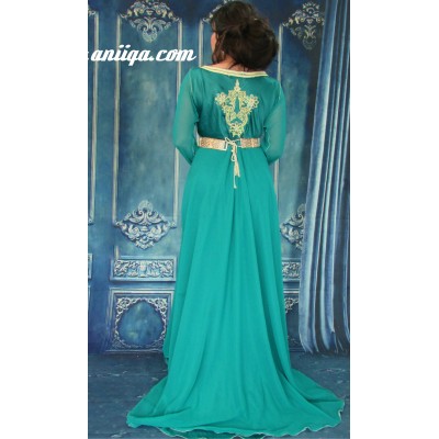 robe marocaine 2016, vert émeraude, coupe cloche  tendance, mousseline et satin , broderies et perlages 