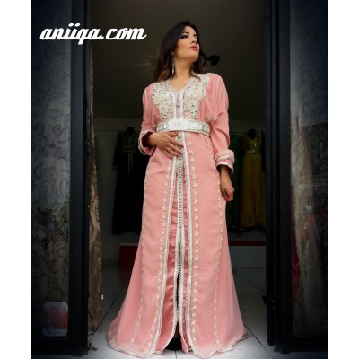caftan /robe marocaine grande taille, rose pale, mousseline et satin, brodé et perlé, tendance et chic 