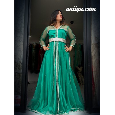 caftan marocain simple et tendance, style robe de soirée orientale, vert émeraude, perlé , tissu tulle et satin