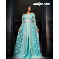 caftan dentelle et mousseline , bleu ciel, modele moderne 2018/2019, perlé et strassé , coupe evasée et cloche, 