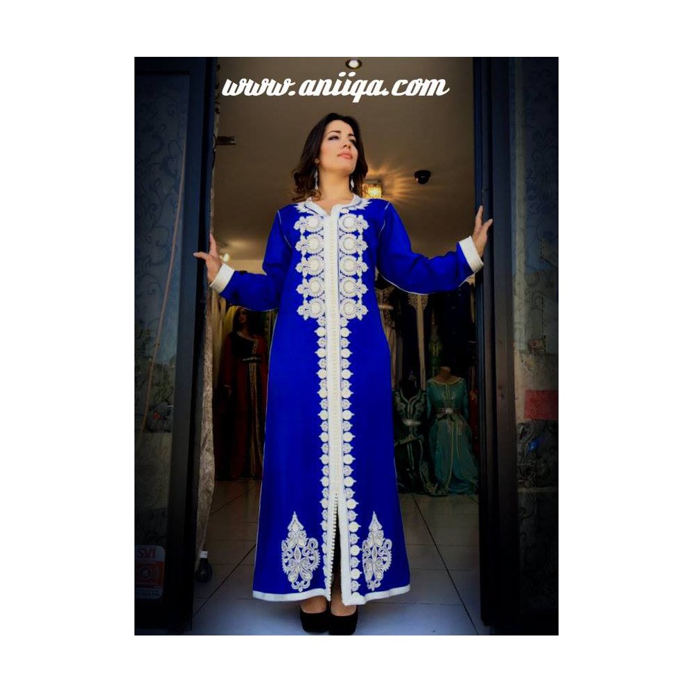 caftan simple sans ceinture , brodé et perlé , bleu roi  et argent , tissu mlifa douce et fluide