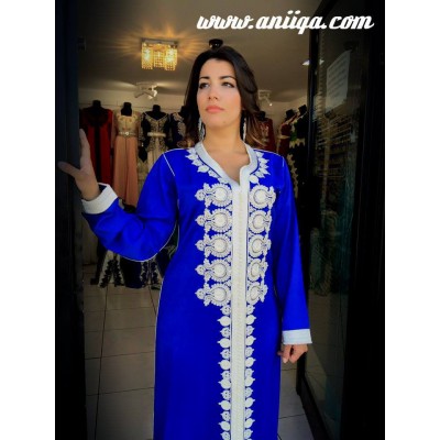 caftan simple sans ceinture , brodé et perlé , bleu roi  et argent , tissu mlifa douce et fluide