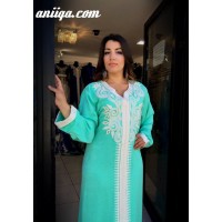 caftan simple sans ceinture vert d'eau, en mlifa douce et fluide, brodé et perlé , modele chic et tendance