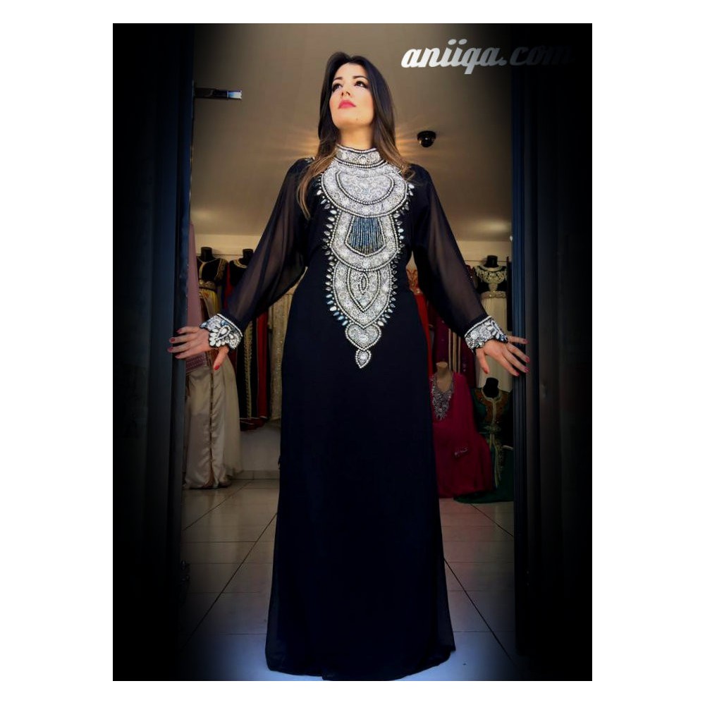 Robe caftan dubai noir et argent , ornée de critaux et strass, modele moderne 2016 , 