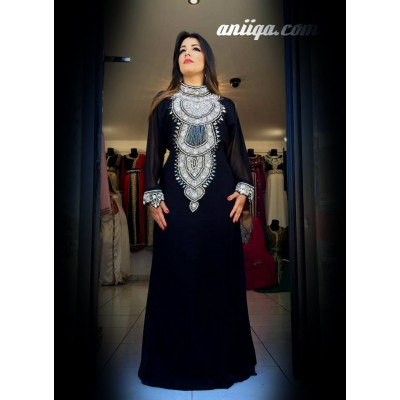 Robe caftan dubai noir et argent , ornée de critaux et strass, modele moderne 2016 , 