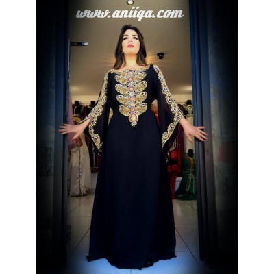 Robe caftan dubai 2016 , noir orné de cristaux et strass , qualité superieure , coupe moderne et classe