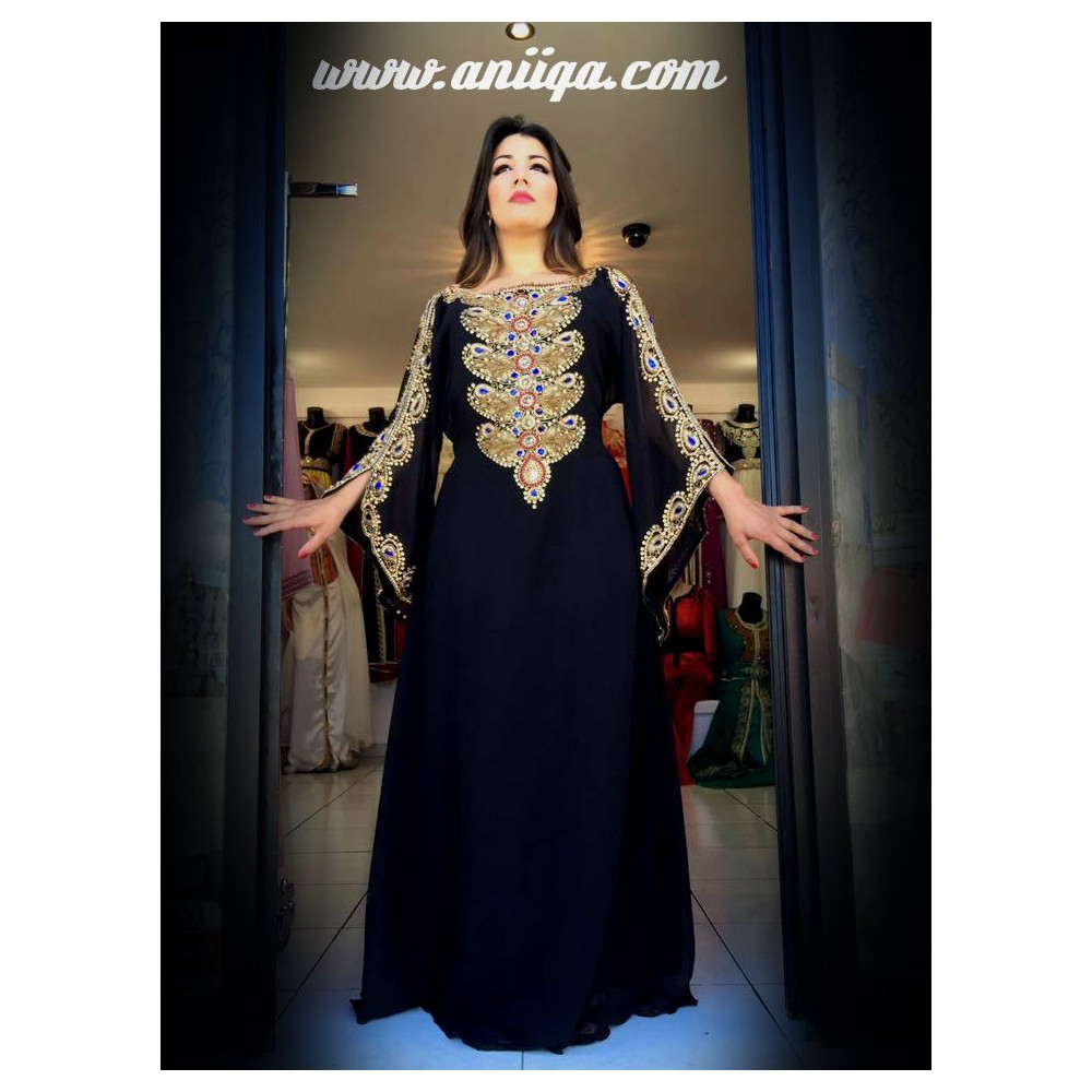 Robe caftan dubai 2016 , noir orné de cristaux et strass , qualité superieure , coupe moderne et classe