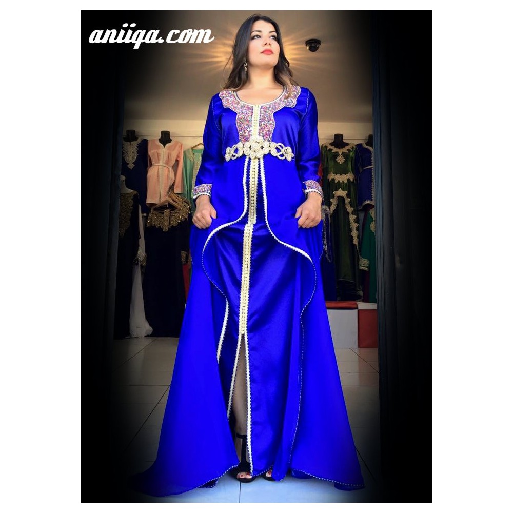 robe caftan marocain bleu roi perlé , moderne et tendance , mousseline et satin , coupe evasée et chic , modele 2016/2017