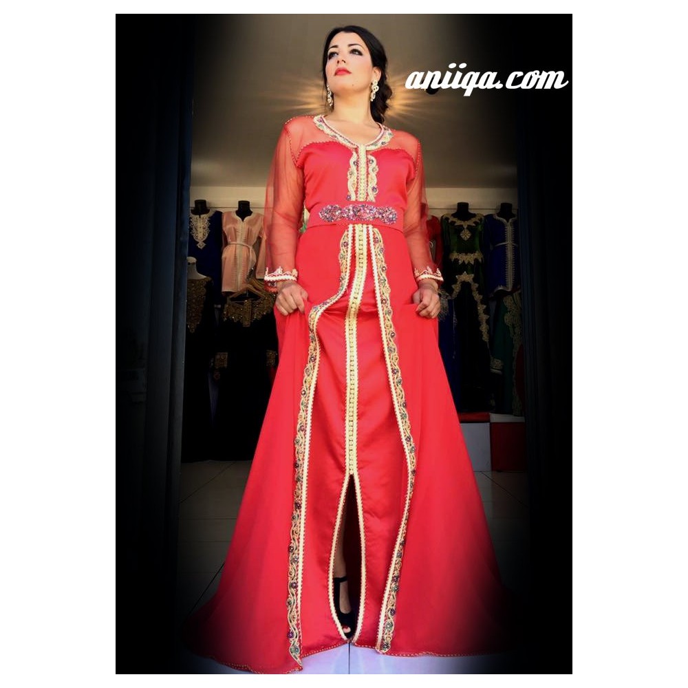 Caftan robe marocaine rouge , mousseline , tulle et satin , perlé et brodé , moderne et tendance , modeles 2016 / 2017
