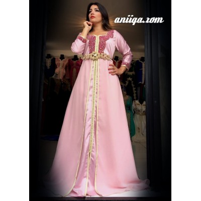 Caftan marocain simple et moderne rose , brodé et perlé, mousseline et satin, modele 2016/2017