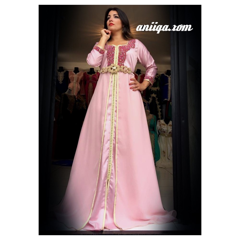 Caftan marocain simple et moderne rose , brodé et perlé, mousseline et satin, modele 2016/2017