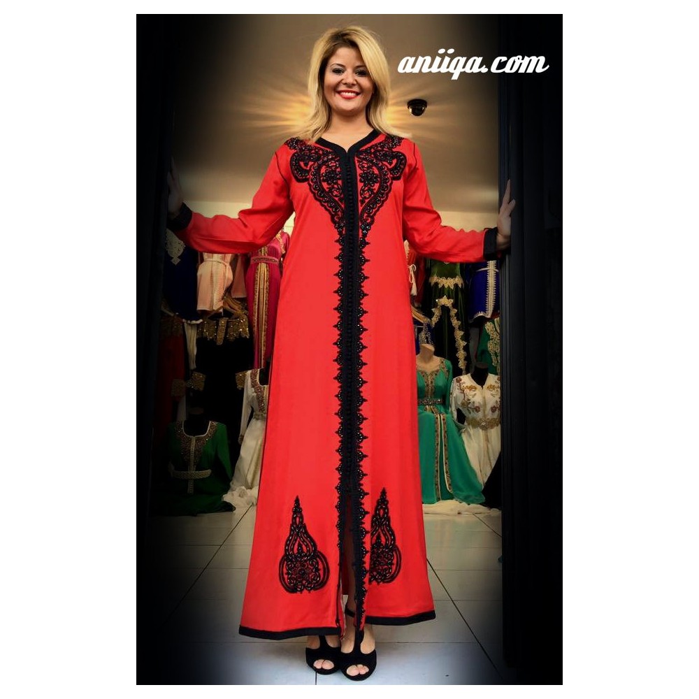 Caftan simple en rouge et noir 