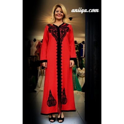 Caftan simple en rouge et noir 