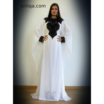 Robe Dubai blanche et noir col haut Maryam