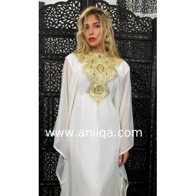 Robe dubai Kardashian blanche et or