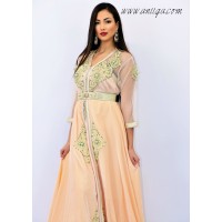 caftan marocain moderne rose saumon , jupon en velours