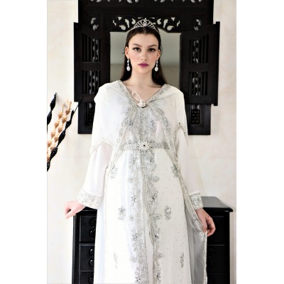 Robe orientale blanche de mariage