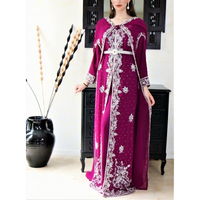 Robe orientale avec cape prune et argent