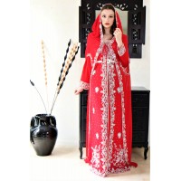 Robe orientale avec cape rouge et argent