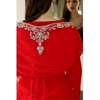 Robe orientale avec cape rouge et argent