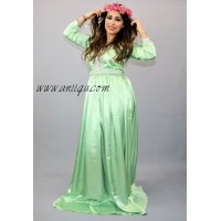 Caftan en soie vert anis perlage argenté vert