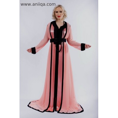 Caftan takchita chic et moderne rose poudré perlé en noir