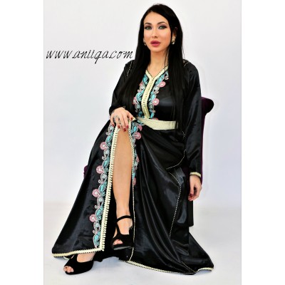 Caftan soie brodé simple et chic