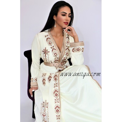 caftan mariée vente,caftan halal,caftan moderne,caftan blanc 2019,caftan chic 2019,caftan simple,caftan mariage 