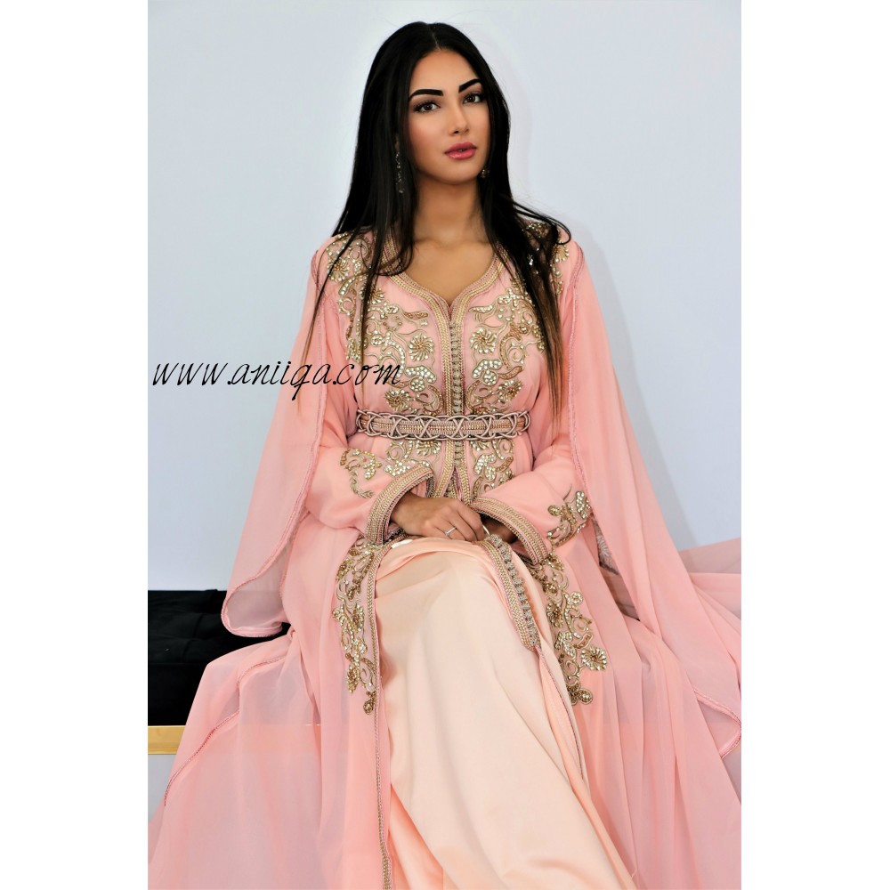 takchita avec cape,caftan rose poudré 2019,caftan simple pas cher,caftan moderne,caftan marocain