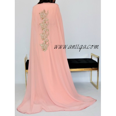 Caftan rose poudré avec cape