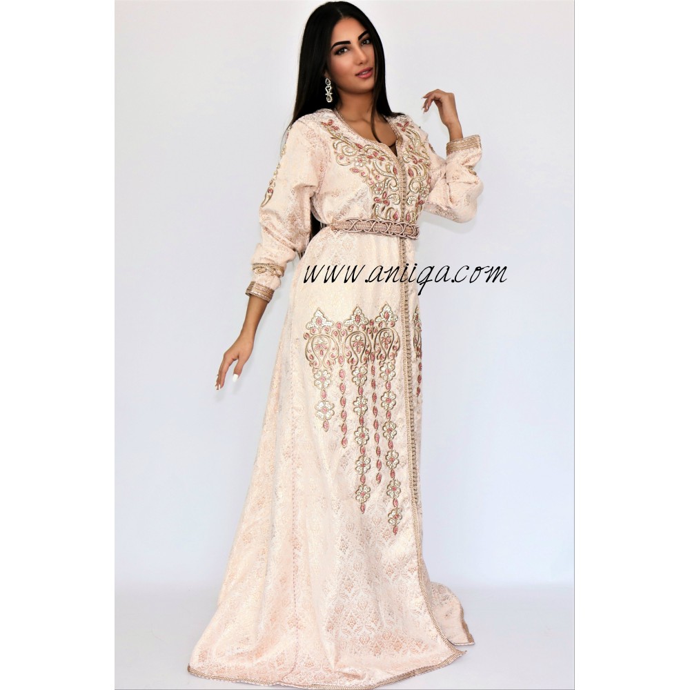 Caftan rose poudré brocard brodé et perlé