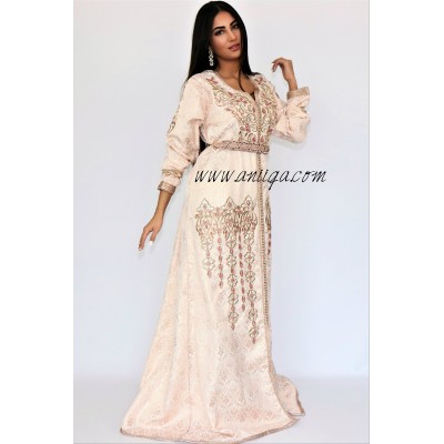 Caftan rose poudré brocard brodé et perlé