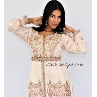 Caftan rose poudré brocard brodé et perlé