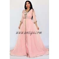 Caftan moderne rose poudré perlé a la main