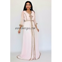 Caftan moderne rose pâle cloche