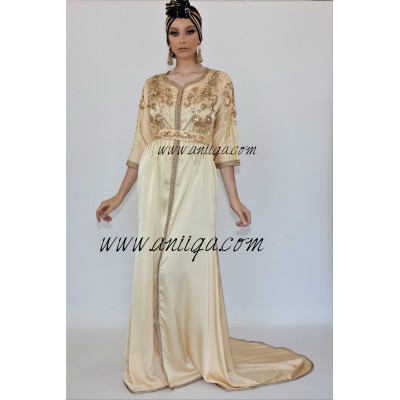 Caftan beige avec traîne tendance