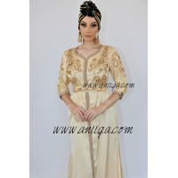 Caftan beige avec traîne tendance