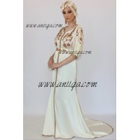 Caftan crème avec traîne tendance