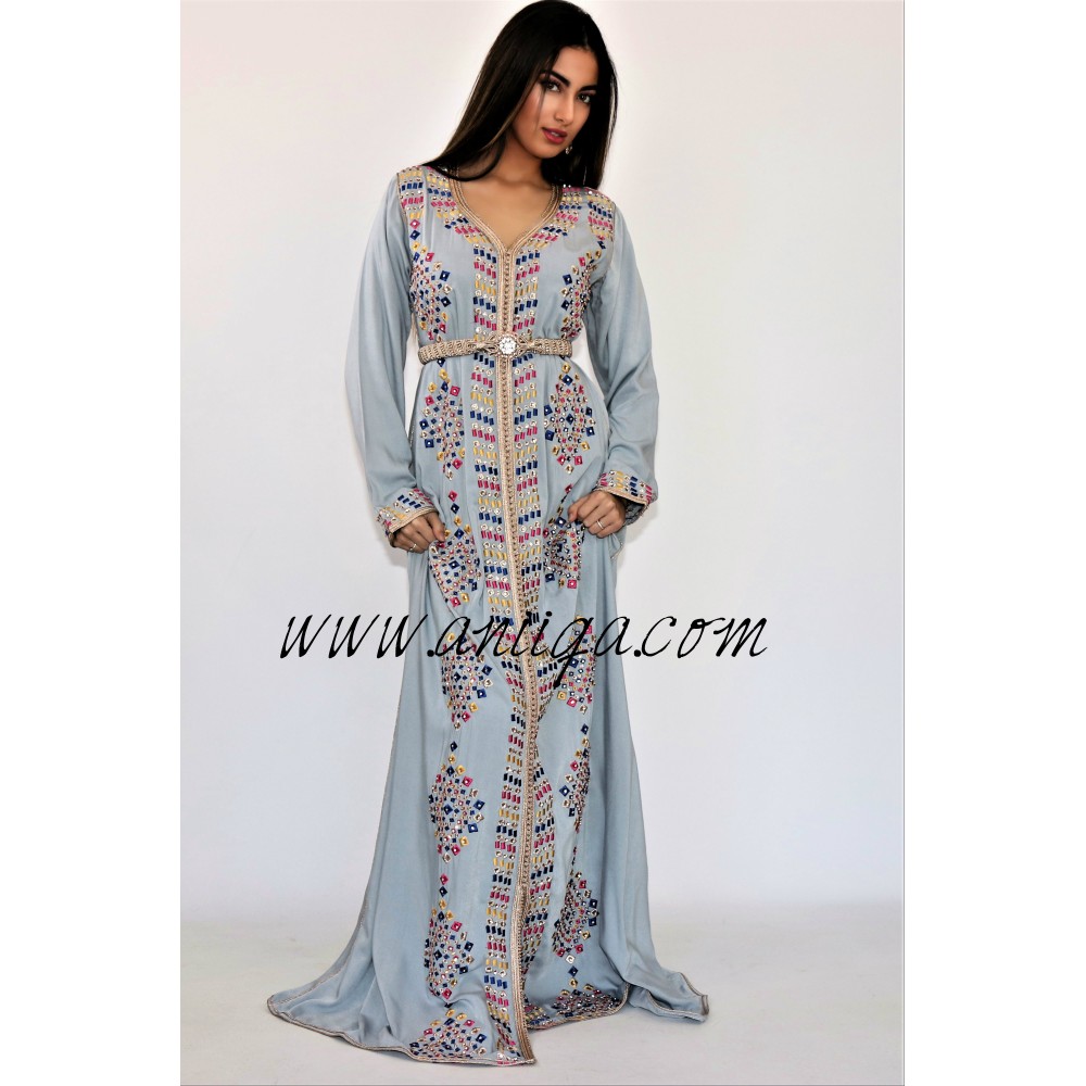 caftan simple perlé,caftan brodé 2020,caftan tendance 2020,caftan