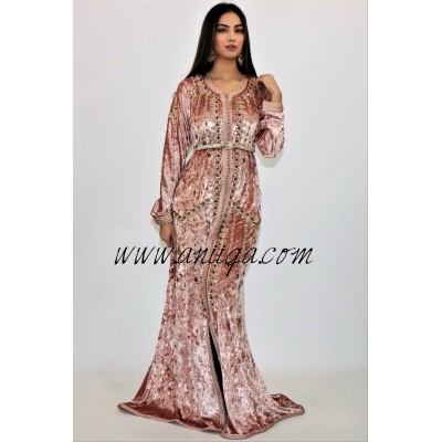 Caftan velours de soie rose perlé et brodé